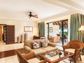 Salon de la Family Pool Suite