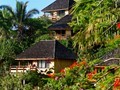 Vue des bungalows du Nuku Hiva by Pearl Resorts sur les Iles Marquises