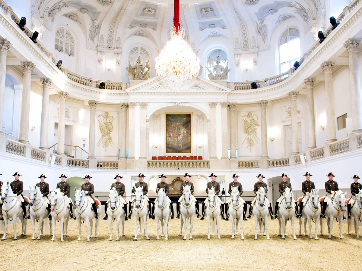 Le Grand Bal du Nouvel An à Vienne réservation avec OOVATU.