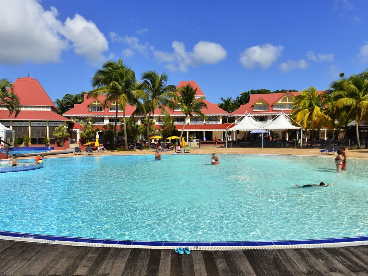 Village Pierre et Vacances Sainte Anne en Guadeloupe réservez votre