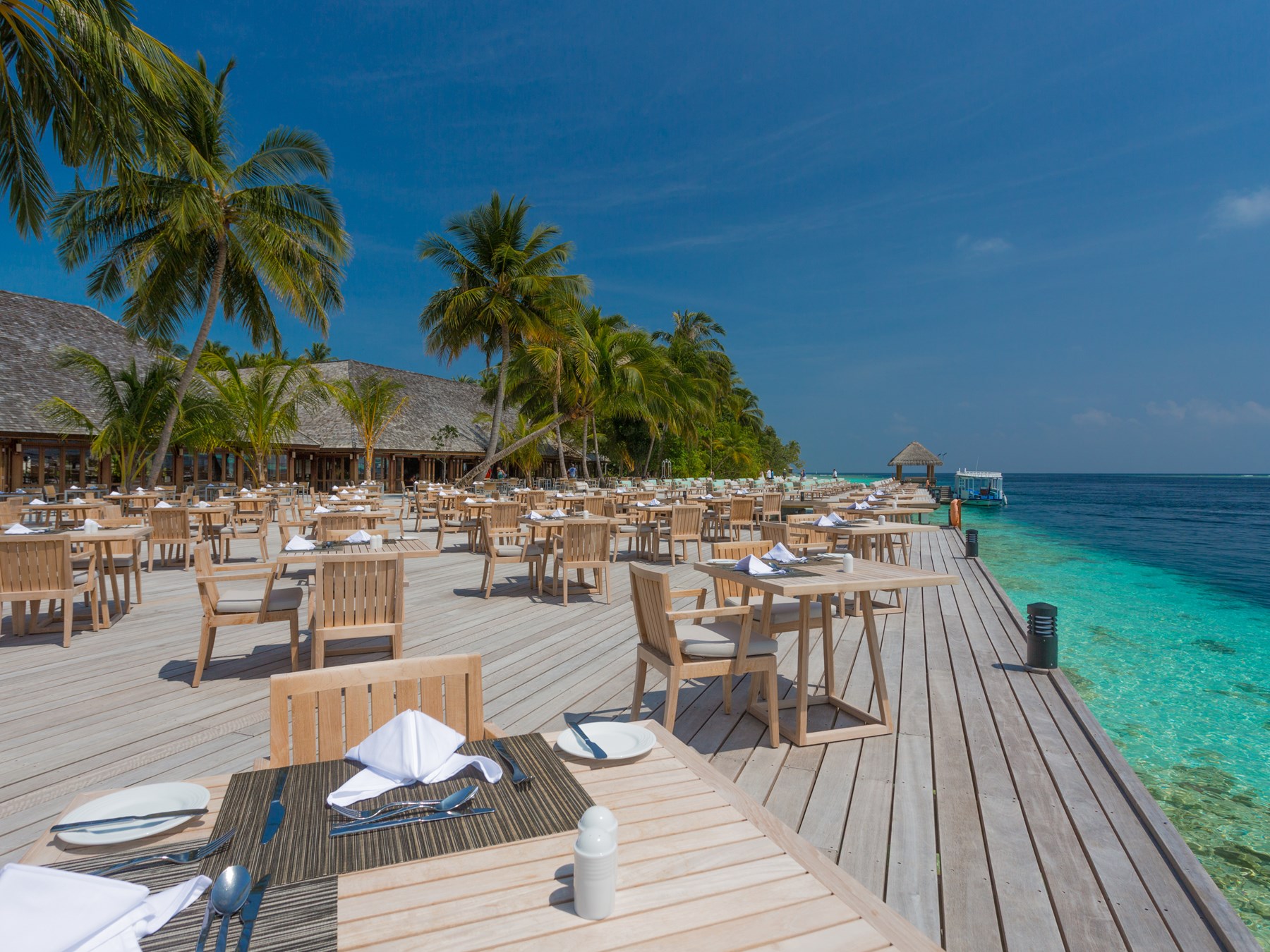 Hôtel Vilamendhoo Island Resort & Spa aux Maldives réservez avec OOVATU