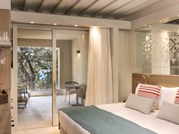 1 King Bed Deluxe Sea View