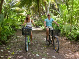 Balade à vélo à l'hôtel Alphonse Island aux Seychelles