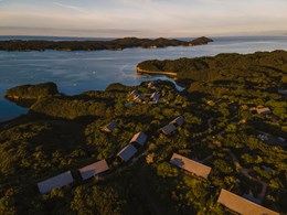 Entre forêt, montagnes et baie paisible