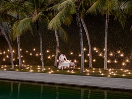 Dîner romantique au bord de la piscine