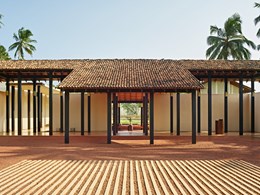 L'entrée de l'hôtel