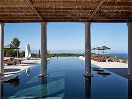 La piscine de la 9 Bedroom Villa de l'Amanzoé en Grèce
