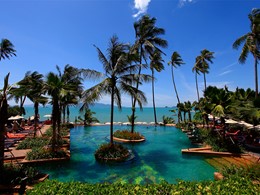 La piscine de l'hôtel Anantara Bophut Koh Samui Resort situé en Thailande