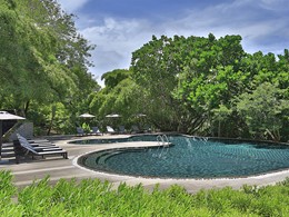 La piscine du spa de l'hôtel 5 étoiles Anantara Phuket Layan en Thailande