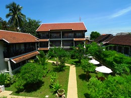 Jardin de l'hôtel Ansara à Vientiane