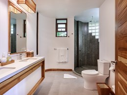 La salle de bain de la Ocean View Premium Suite