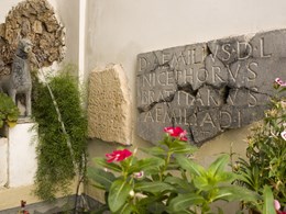 Pierres anciennes et détails contemporains