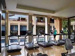 Faites votre sport dans la salle de fitness de l'hôtel