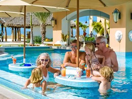 Le Pool Bar du Beaches Turks and Caicos aux Caraïbes
