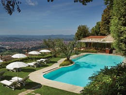 La piscine de l'hôtel, surplombant les collines toscanes