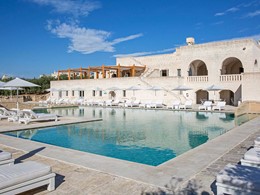 La superbe piscine du Borgo Egnazia