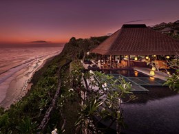 Profitez des cocktails signature au coucher du soleil