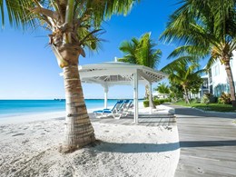 La plage au pied de votre bungalow ou villa