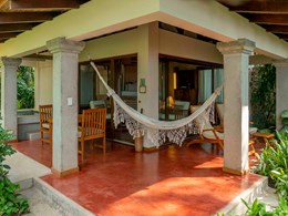 Le Beachfront Bungalow