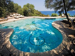 La superbe piscine du Capo d'Orso Thalasso & Spa 