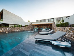 La piscine du Casa de La Flora situé en Thailande