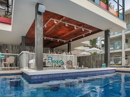 Savourez un cocktail sans quitter la piscine
