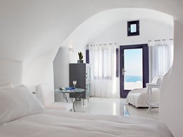 Suite Junior de l'hôtel Chromata Santorin en Grèce