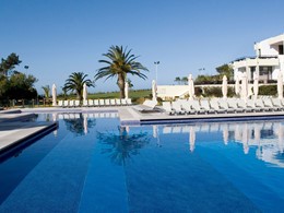 La superbe piscine du Club Med Da Balaia au Portugal