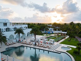 Aurora Anguilla, Rendezvous Beach - vue extérieure et piscine