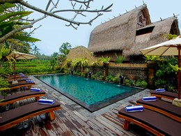 La piscine de l'hôtel De Kumplu, un ravissant éco-resort à Bali
