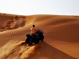 Activité au coeur du désert dans le Desert Nights Camp au sultanat d'Oman
