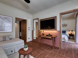 Grand Tropical Nest (Cool Living Selection)