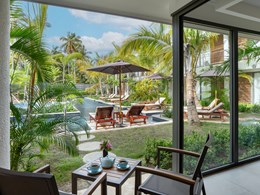 Un accès privilégié à la piscine depuis votre suite