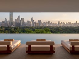 Piscine avec vue imprenable sur la capitale