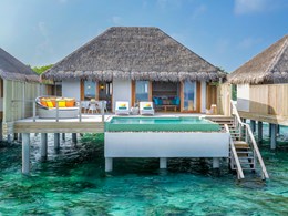 Des villas au-dessus des eaux cristallines