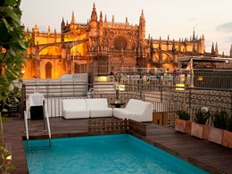 La splendide piscine du EME Catedral Hotel en Espagne