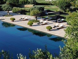 La piscine de l'hôtel Finca Cortesin situé à Marbella