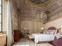 Frescoed Executive Suite donnant vue sur le Giardino del Borgo