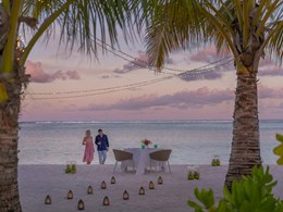 Romance maldivienne au bord de l'eau 