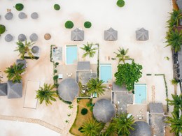 Les Beach Villas avec leur piscine et accès direct à la plage
