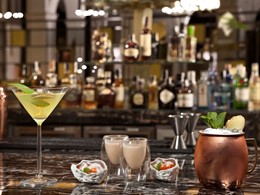 Sirotez des délicieux cocktails au Coroa Bar du Gran Meliá 