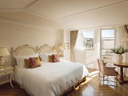 Villa Flora Room with Sea View and Balcony 