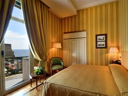 Chambre Deluxe Seaview de l'hôtel Grand Hotel Vesuvio