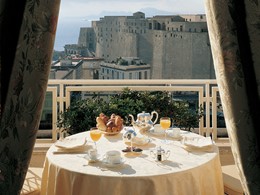 Petit déjeuner à l'hôtel Grand Hotel Vesuvio