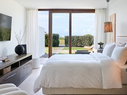 Luxury Bungalow with Garden Front Row