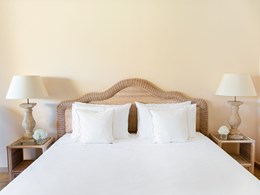 Interconnecting Family Room 