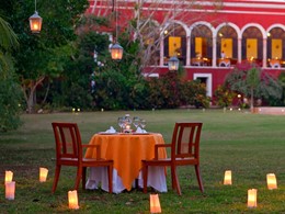 Dîner romantique dans le beau jardin de l'Hacienda Temozon