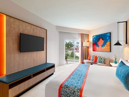 Deluxe Partial Ocean View 