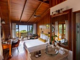 Peninsula Superior Room