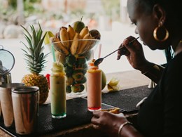 Sirotez un délicieux cocktail au Palm Bar 